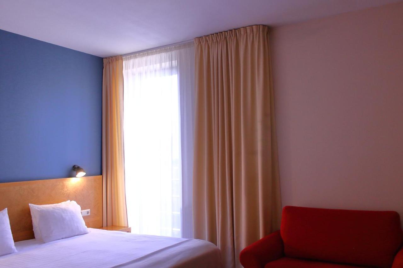 Hotel Kolumbs リエパーヤ エクステリア 写真